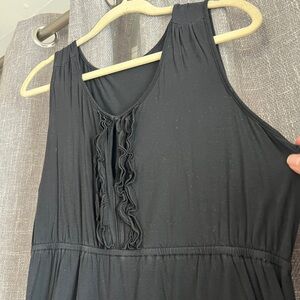 Unbranded simple black sleeveless ruffle dress - stretchy & light - size Large